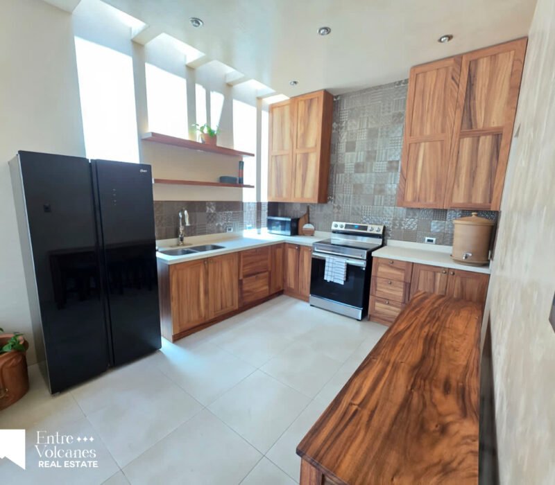 Hermosa Casa En Venta Recien Remodelada 3 Habitaciones