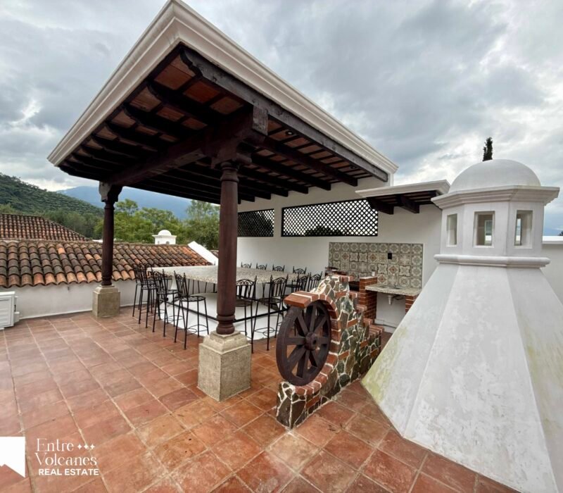 Casa Estilo Colonial Moderna en El Calvario – Totalmente Amueblada