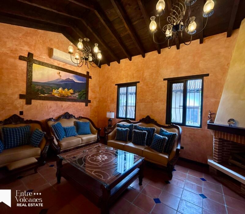 Casa Estilo Colonial Moderna en El Calvario – Totalmente Amueblada