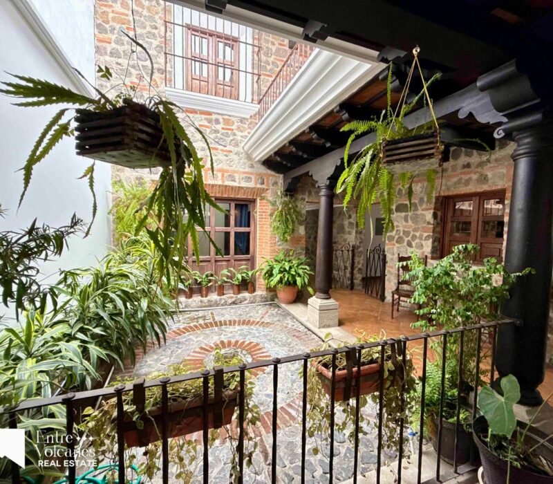 Hermosa Casa De 4 Habitaciones Todas Con Baño En El Calvario