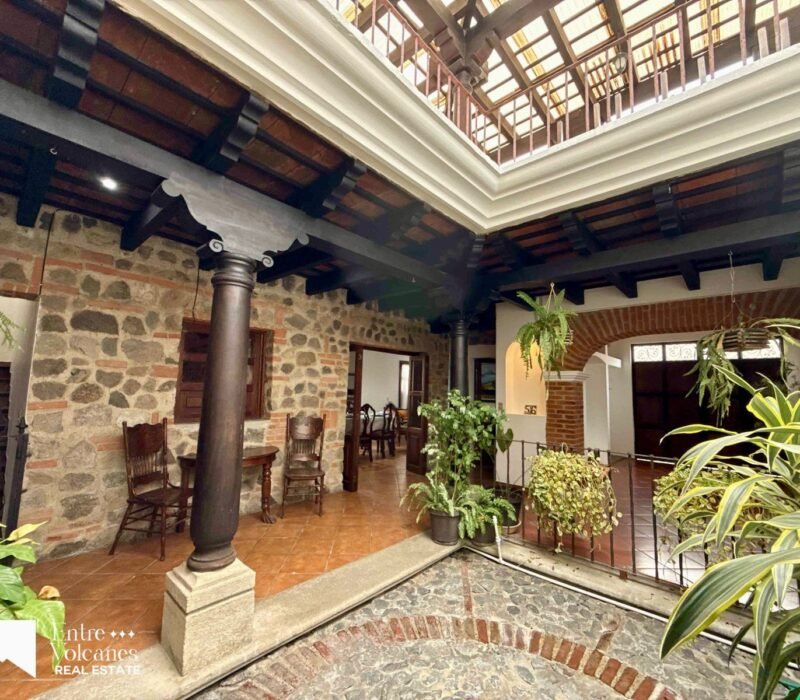 Hermosa Casa De 4 Habitaciones Todas Con Baño En El Calvario