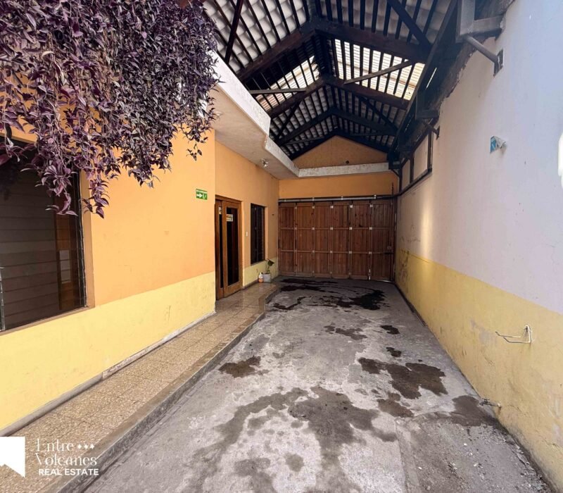 Casa En Renta Jocotenango 6 Habitaciones