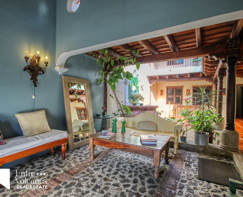 Bella Casa En Venta A Minutos Del Centro De Antigua