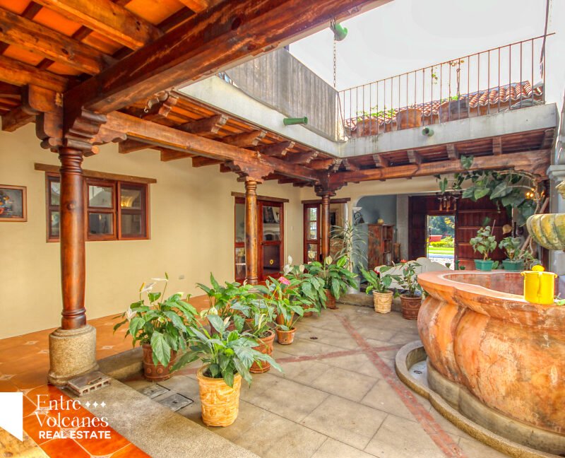 Bella Casa En Venta A Minutos Del Centro De Antigua
