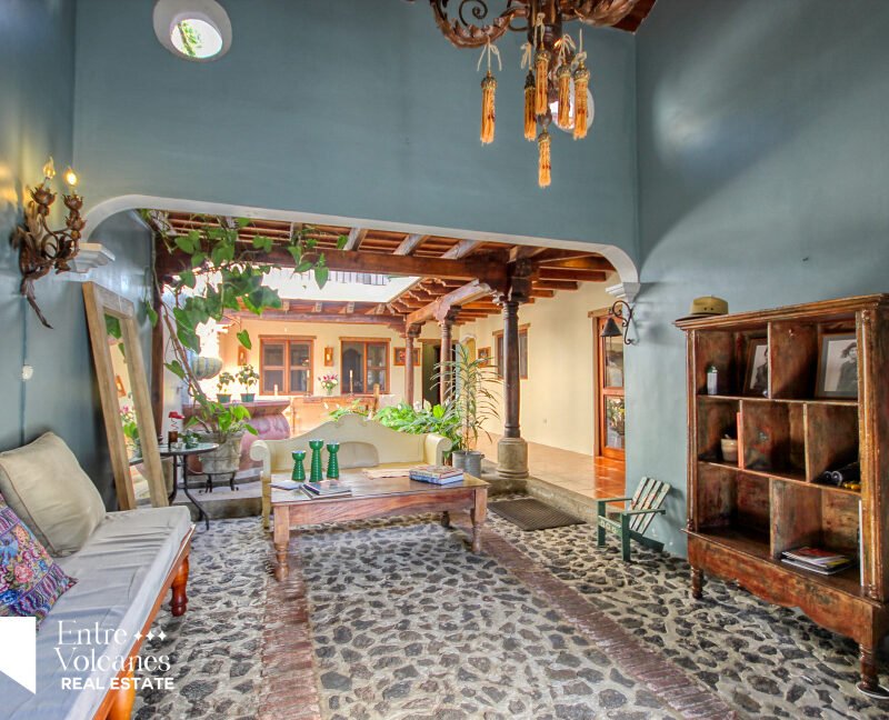 Bella Casa En Venta A Minutos Del Centro De Antigua