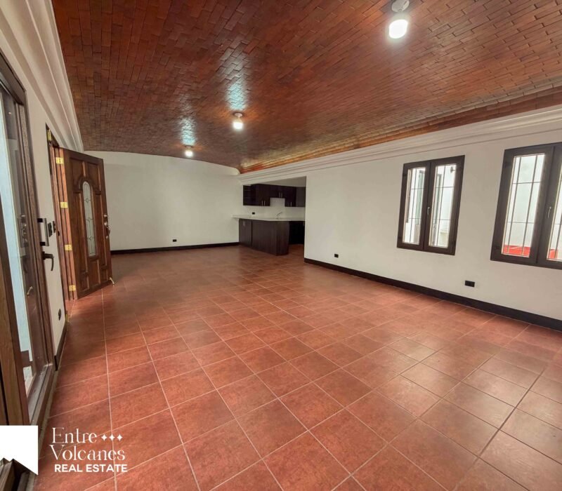 Excelente Casa En Venta 4 Habitaciones Carretera Alotenango