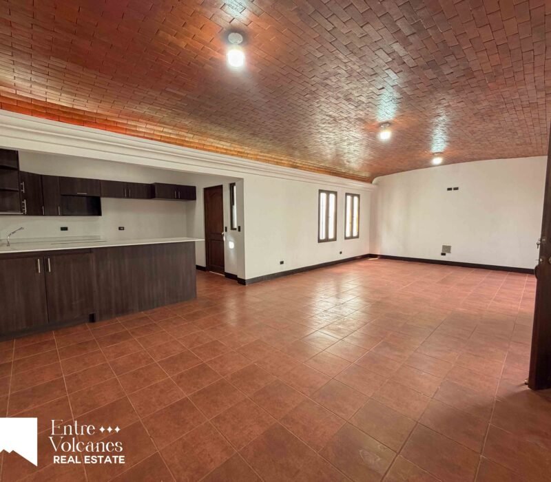Excelente Casa En Venta 4 Habitaciones Carretera Alotenango