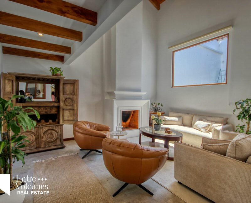 Impresionante Casa En Venta En La Entrada De Antigua Guatemala