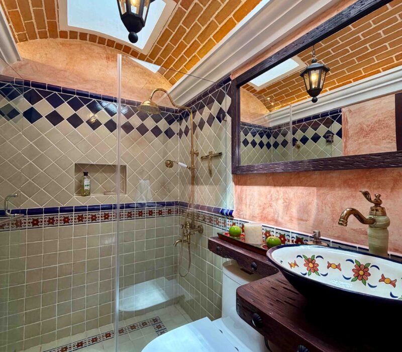 Casa Estilo Colonial Moderna en El Calvario – Totalmente Amueblada