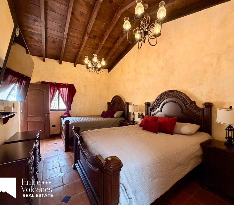 Casa Estilo Colonial Moderna en El Calvario – Totalmente Amueblada