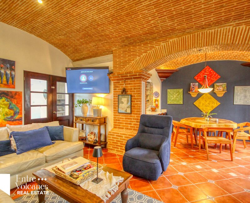 Impresionante Casa En Venta Carretera Alotenango