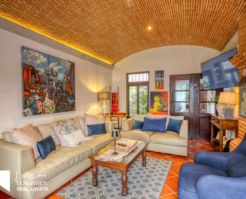 Impresionante Casa En Venta Carretera Alotenango