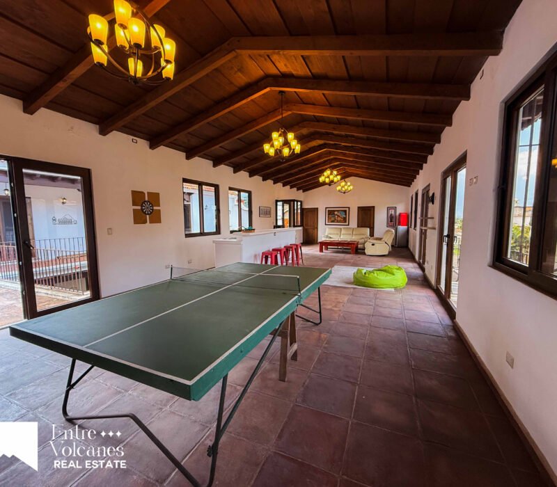 Increible Casa En Venta En Vista Bella Jocotenango Doble Terreno