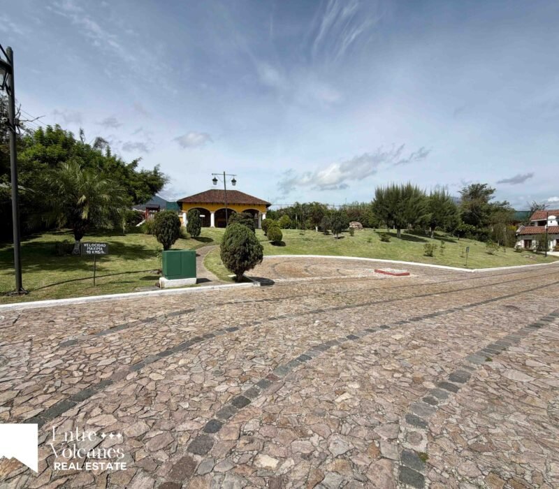Terreno De Esquina Portal De Antigua El Calvario