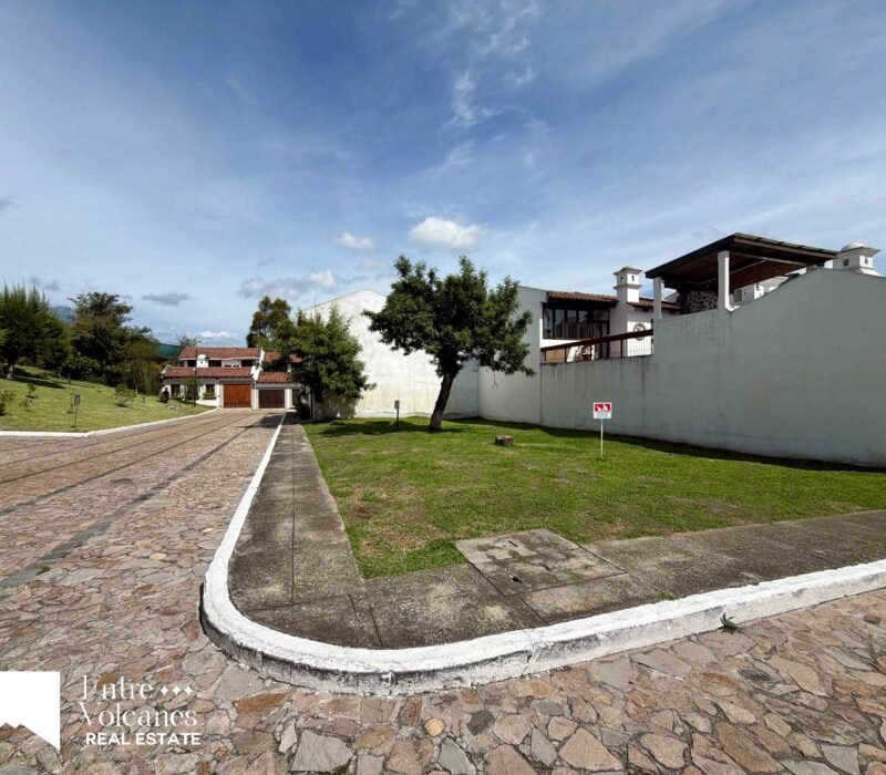 Terreno De Esquina Portal De Antigua El Calvario