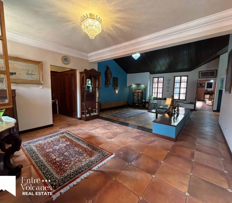 Exclusiva Propiedad En Venta Dentro Del Casco De Antigua Guatemala
