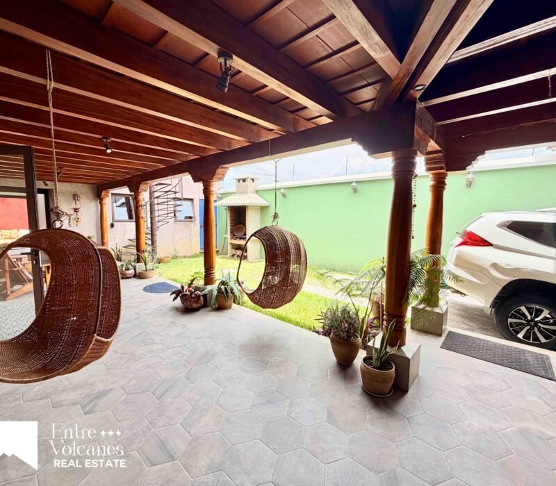 Espectacular Casa En Venta A Pasos De La Iglesia De San Juan Del Obispo